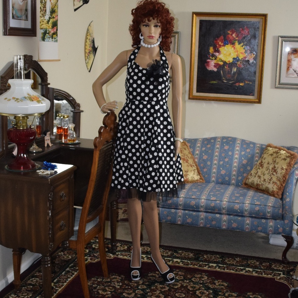 "SEXY PIN-UP LOOK" POLKA DOT HAS BUILT IN LACE